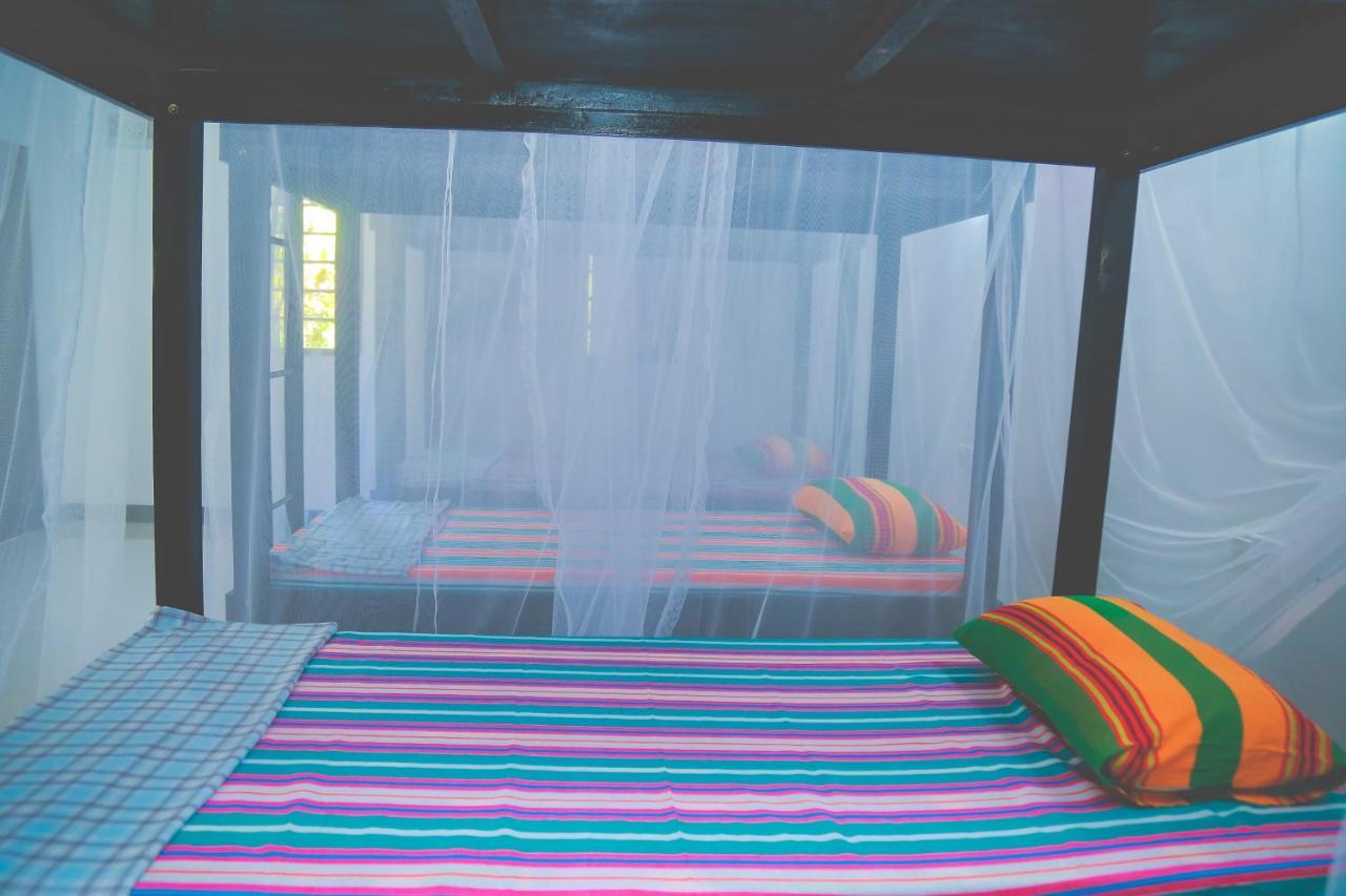 Hikka Surf Hostel Hikkaduwa Eksteriør billede